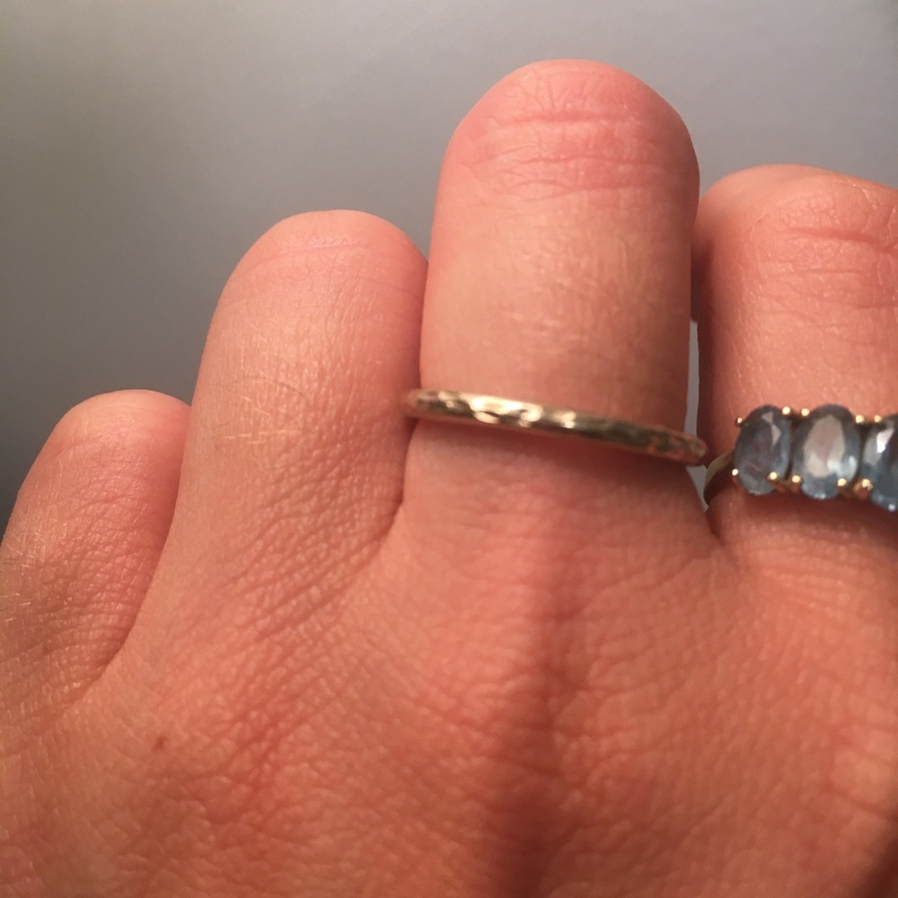 14k Stamped hammered gold ring - Picture 8 of 8